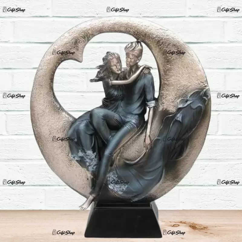 Indragostiti in arcada, statueta din rasina